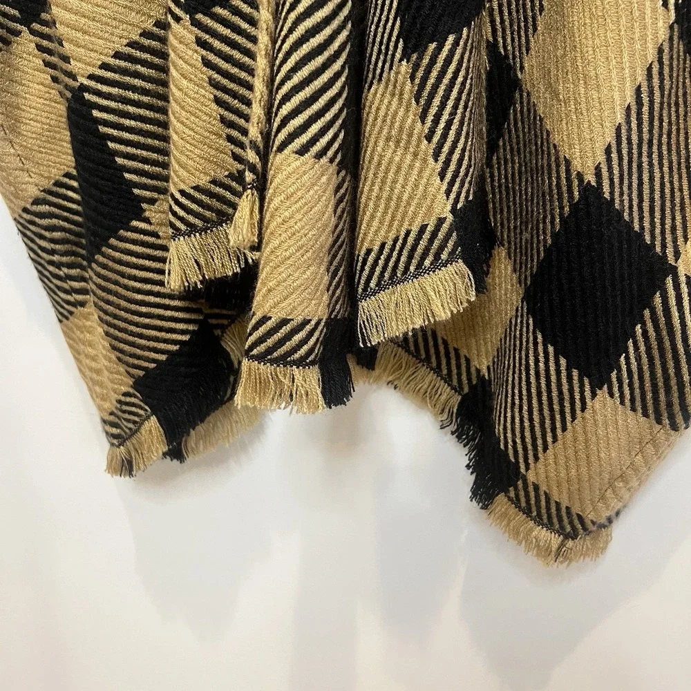 LOFT Ann Taylor Women's Camel Buffalo Plaid Blanket Wrap Size‎ M/L